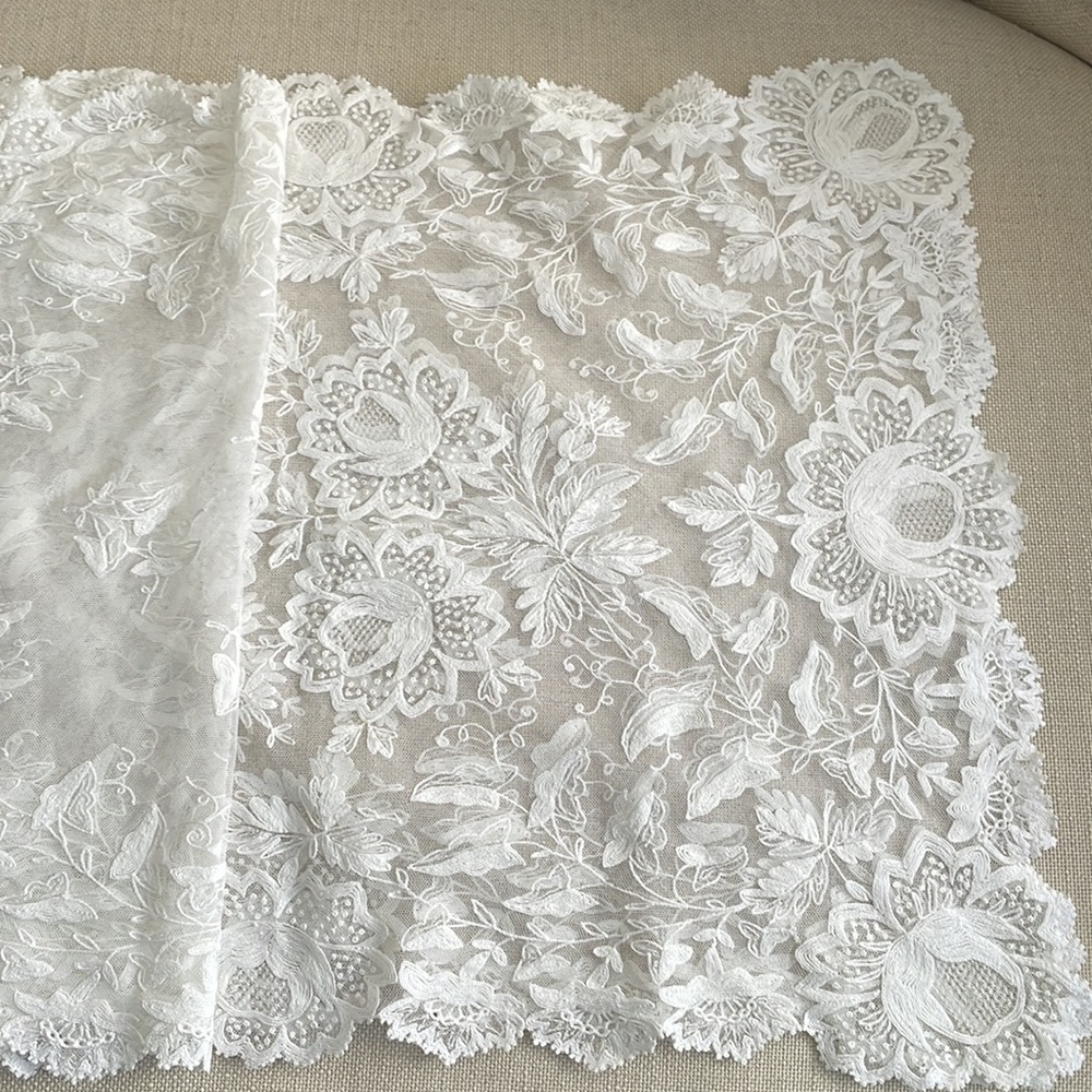 VINTAGE Ralph Lauren Hand-Embroidered Lace Scarf - Picture 4 of 5